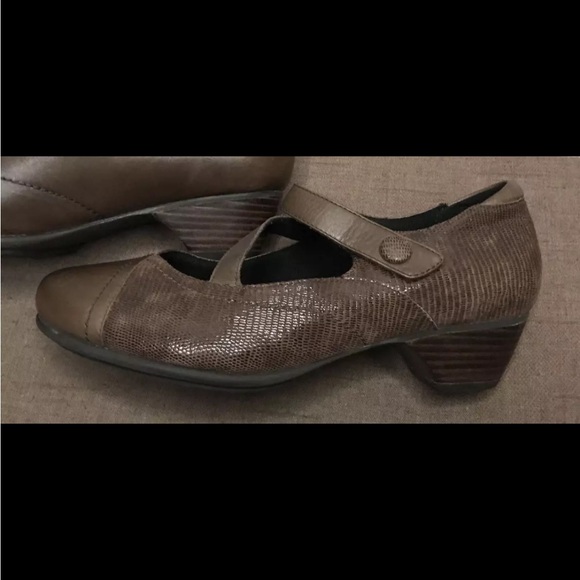 EUC! ARAVON Portia Size 9.5D (Wide) Brown Leather Casual Dress Pump (AAZ09BRM) - Picture 6 of 16